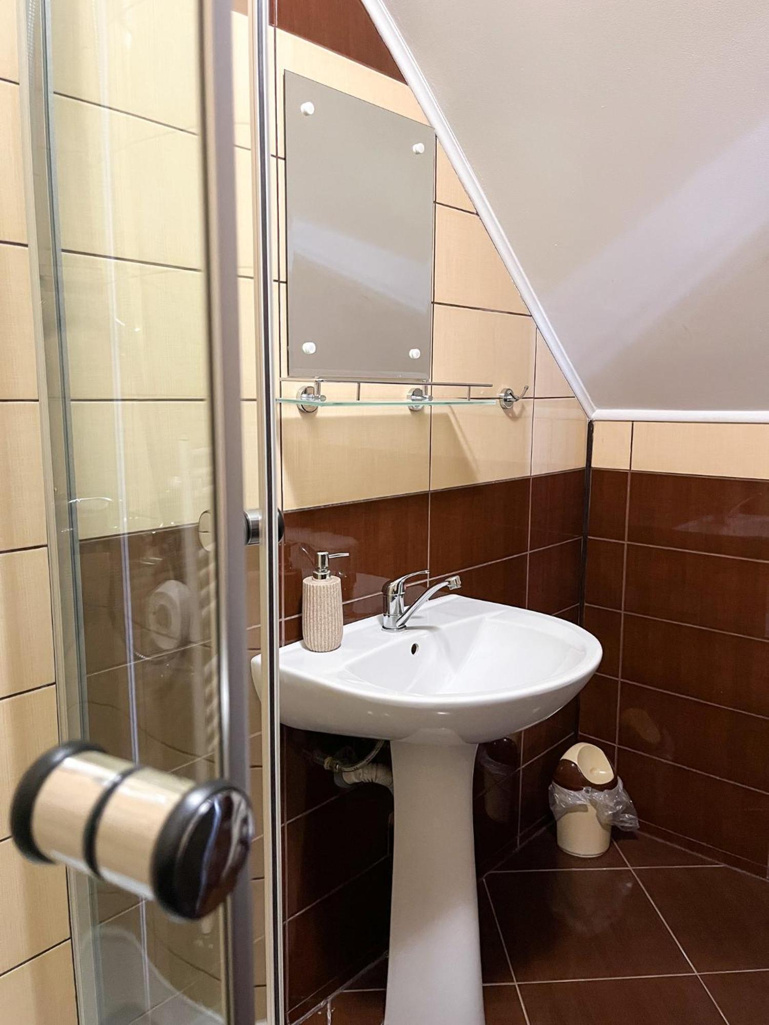 Pensiunea Aliart Zărneşti Exteriör bild