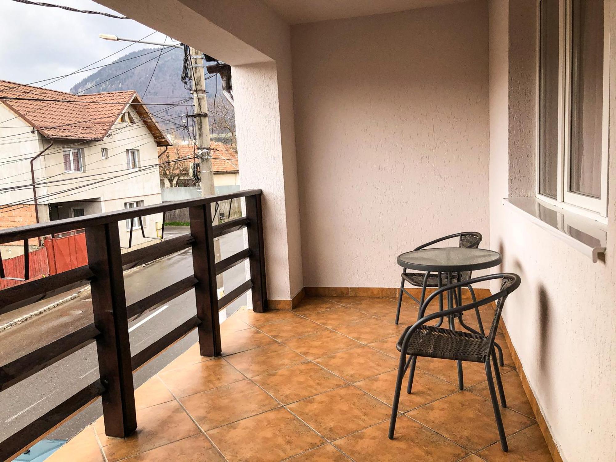 Pensiunea Aliart Zărneşti Exteriör bild