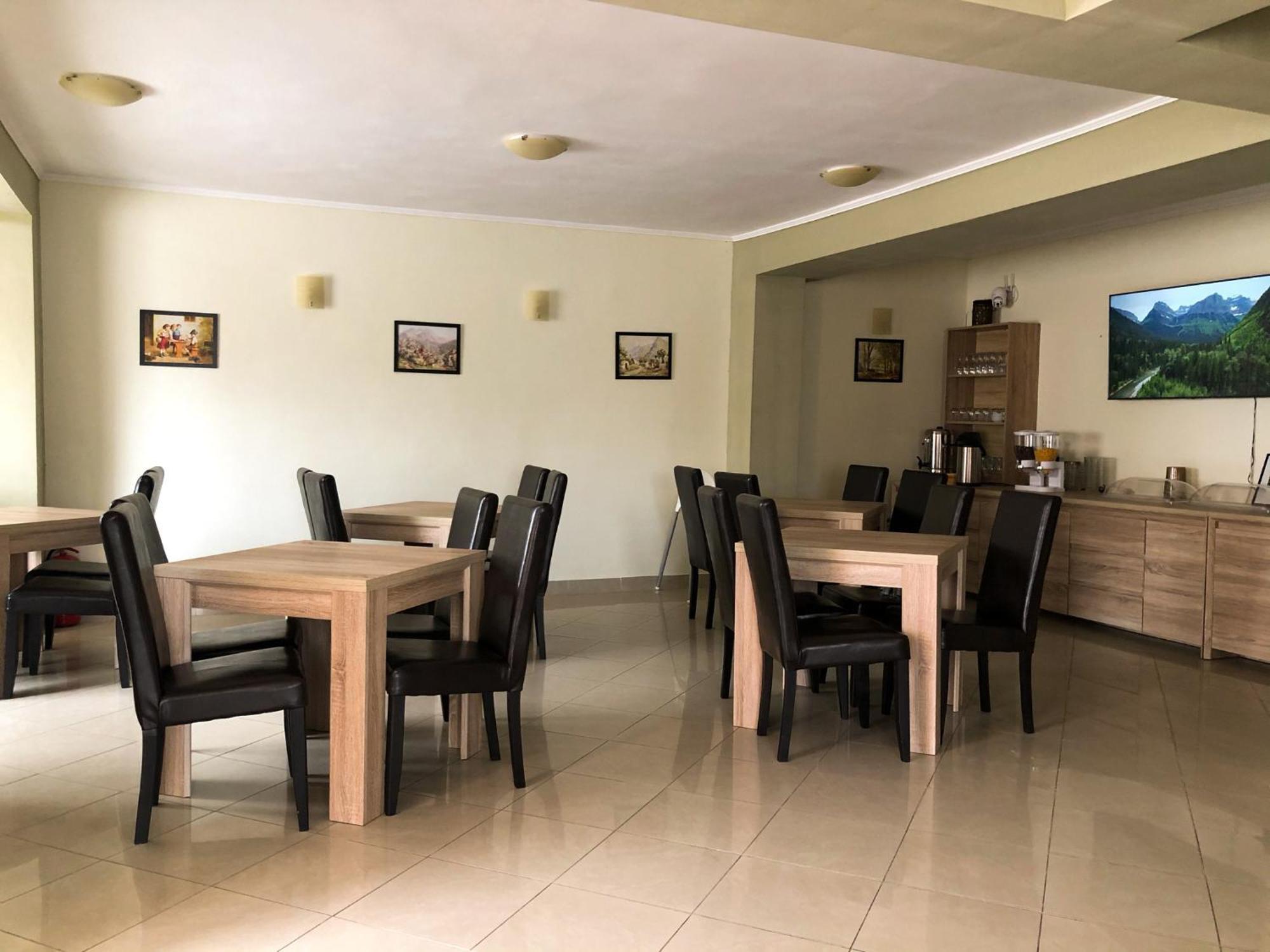 Pensiunea Aliart Zărneşti Exteriör bild