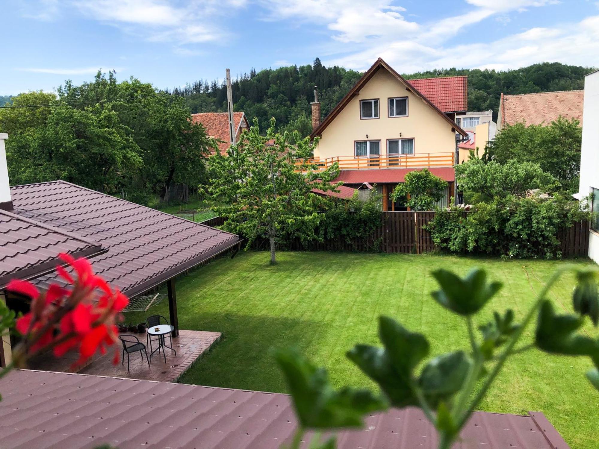 Pensiunea Aliart Zărneşti Exteriör bild